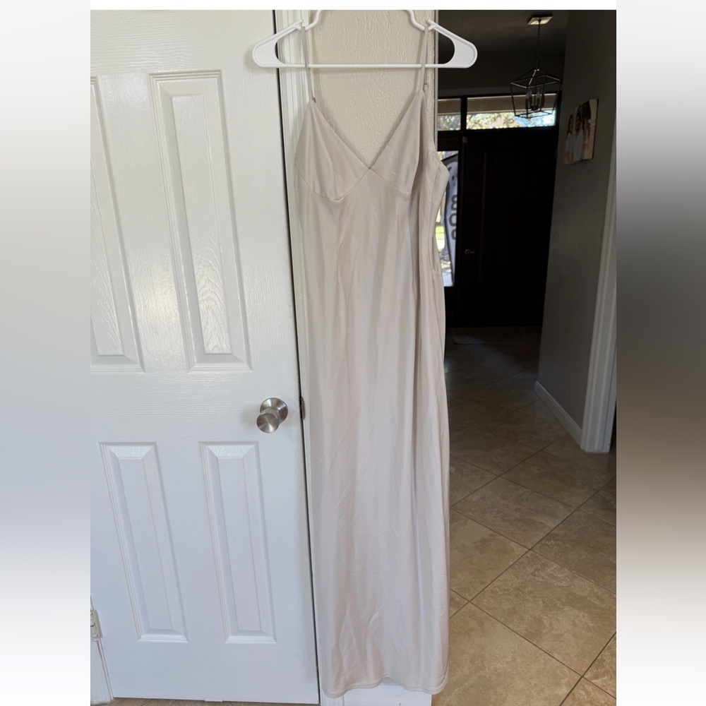 MESHKI Champagne Satin Gown L Elegant Formal Dress